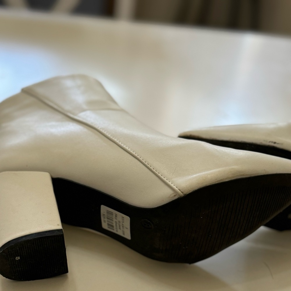 Woman’s size 8 white western style block heel boots 👢 - Picture 9 of 12
